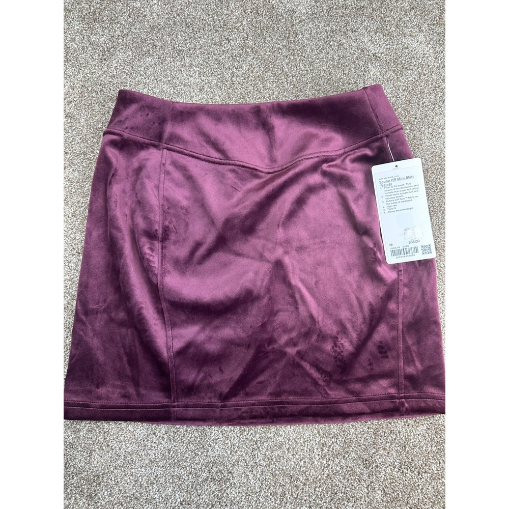 NWT Lululemon Scuba HR High Rise Mini Skirt *Velvet* Size Medium Garnet Color